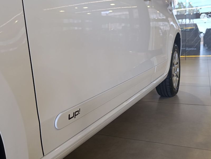 Volkswagen Up 1.0 Mpi Total 2019/2020 SIM VEÍCULOS PORTO ALEGRE / Carros no Vale