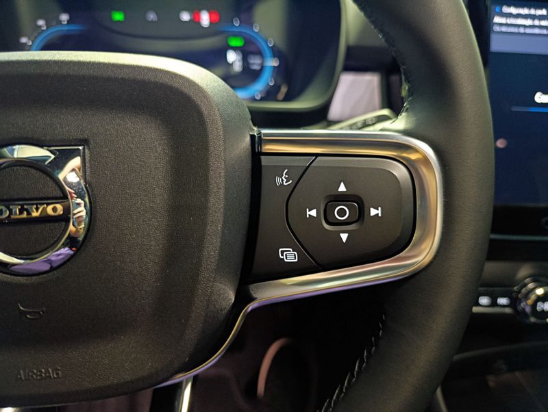 Volvo Xc 40 Recharge Plus Eletrico 2022/2023 SIM VEÍCULOS PORTO ALEGRE / Carros no Vale