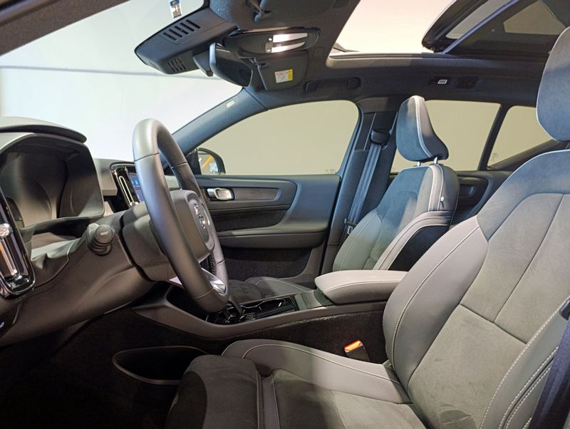 Volvo Xc 40 Recharge Plus Eletrico 2022/2023 SIM VEÍCULOS PORTO ALEGRE / Carros no Vale