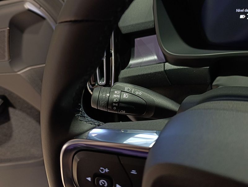 Volvo Xc 40 Recharge Plus Eletrico 2022/2023 SIM VEÍCULOS PORTO ALEGRE / Carros no Vale