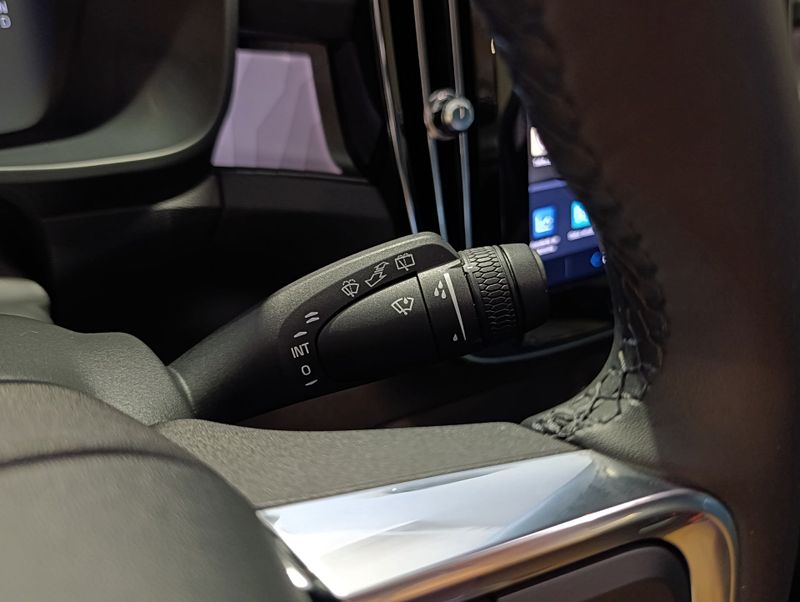 Volvo Xc 40 Recharge Plus Eletrico 2022/2023 SIM VEÍCULOS PORTO ALEGRE / Carros no Vale