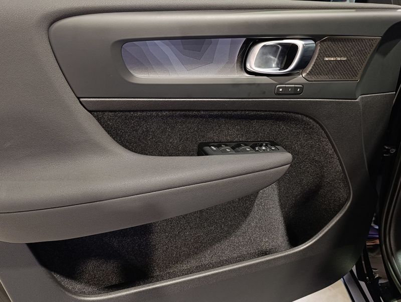 Volvo Xc 40 Recharge Plus Eletrico 2022/2023 SIM VEÍCULOS PORTO ALEGRE / Carros no Vale