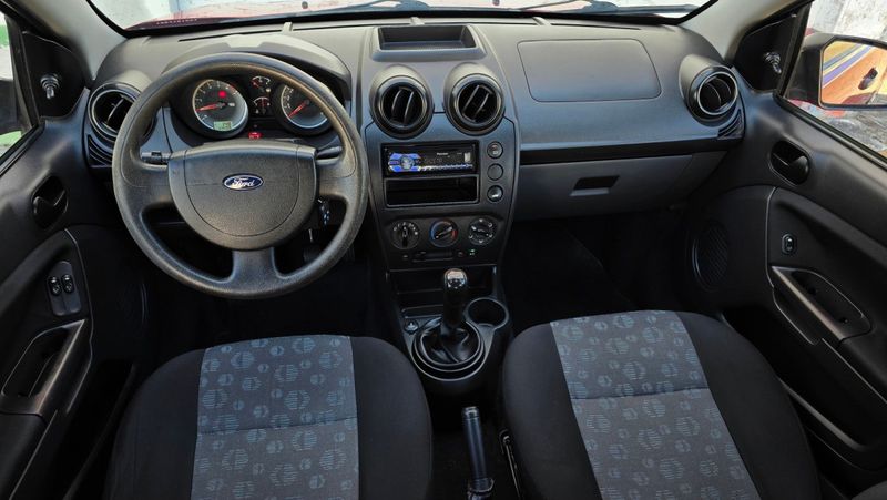 Ford Fiesta 1.0 8V /Class 8V 2010/2011 AUTO NÍVEL VEÍCULOS SANTA CRUZ DO SUL / Carros no Vale