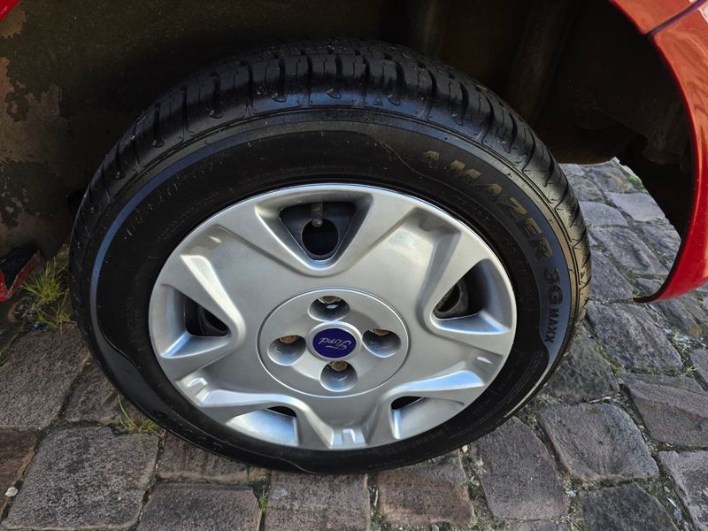 Ford Fiesta 1.0 8V /Class 8V 2010/2011 AUTO NÍVEL VEÍCULOS SANTA CRUZ DO SUL / Carros no Vale