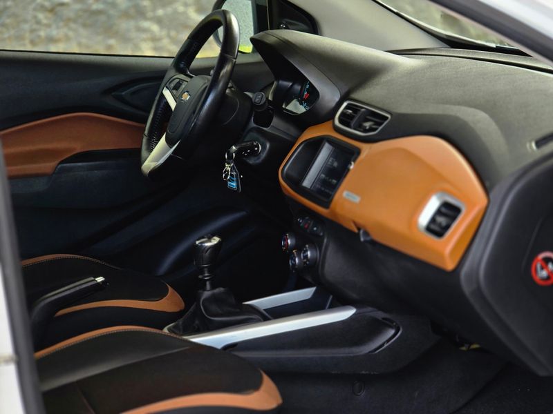 CHEVROLET ONIX HATCH ACTIV 1.4 8V Mec. 2017/2018 AUTO NÍVEL VEÍCULOS SANTA CRUZ DO SUL / Carros no Vale