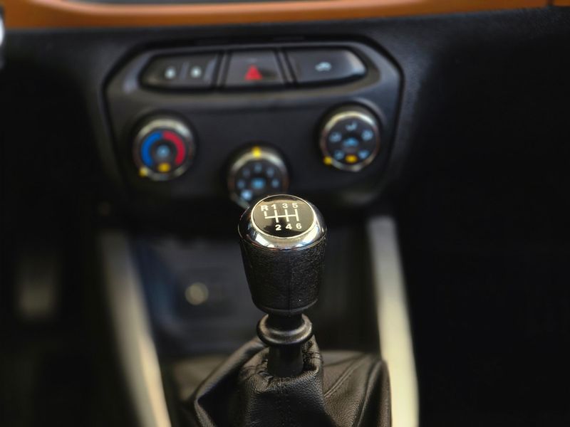 CHEVROLET ONIX HATCH ACTIV 1.4 8V Mec. 2017/2018 AUTO NÍVEL VEÍCULOS SANTA CRUZ DO SUL / Carros no Vale