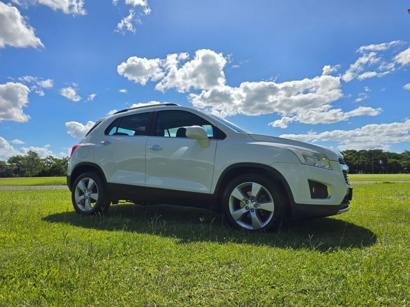 CHEVROLET TRACKER LTZ 1.8 16V 4×2 2013/2014 AUTO NÍVEL VEÍCULOS SANTA CRUZ DO SUL / Carros no Vale