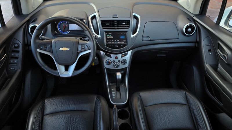 CHEVROLET TRACKER LTZ 1.8 16V 4×2 2013/2014 AUTO NÍVEL VEÍCULOS SANTA CRUZ DO SUL / Carros no Vale