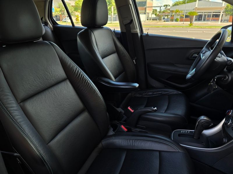 CHEVROLET TRACKER LTZ 1.8 16V 4×2 2013/2014 AUTO NÍVEL VEÍCULOS SANTA CRUZ DO SUL / Carros no Vale
