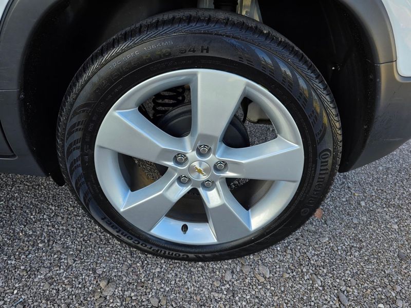 CHEVROLET TRACKER LTZ 1.8 16V 4×2 2013/2014 AUTO NÍVEL VEÍCULOS SANTA CRUZ DO SUL / Carros no Vale