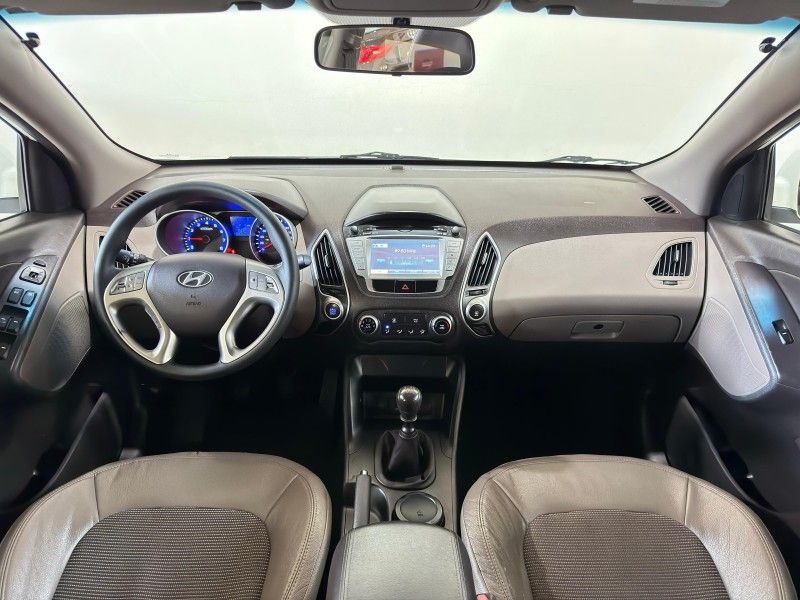 HYUNDAI IX35 2.0 MPI 4X2 16V 2012/2013 SUL SERRA MOTORS CAXIAS DO SUL / Carros no Vale HYUNDAI IX35 2.0 MPI 4X2 16V 2012/2013 SUL SERRA MOTORS CAXIAS DO SUL / Carros no Vale