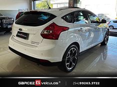 FORD FOCUS 2.0 TITANIUM PLUS HATCH 16V AUTO 2015/2015 GARCEZ VEÍCULOS BENTO GONÇALVES / Carros no Vale