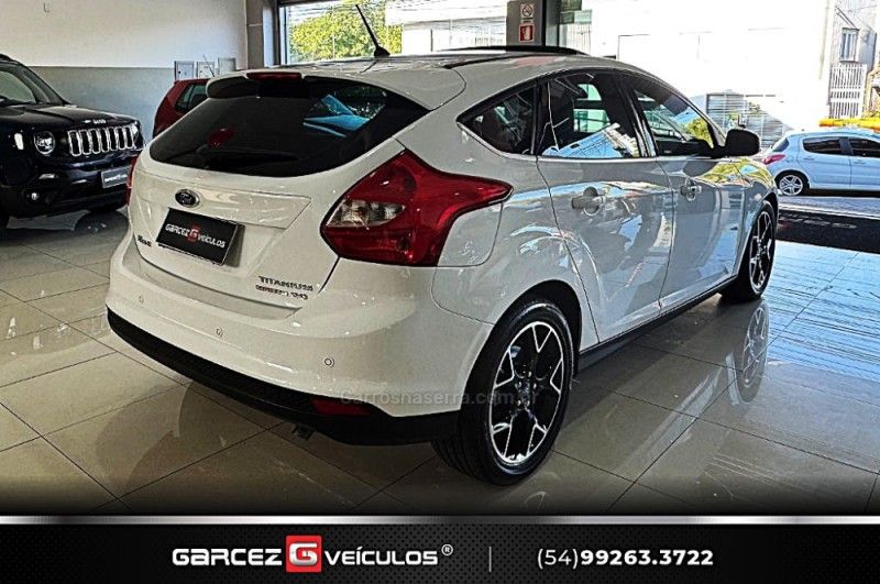 FORD FOCUS 2.0 TITANIUM PLUS HATCH 16V AUTO 2015/2015 GARCEZ VEÍCULOS BENTO GONÇALVES / Carros no Vale