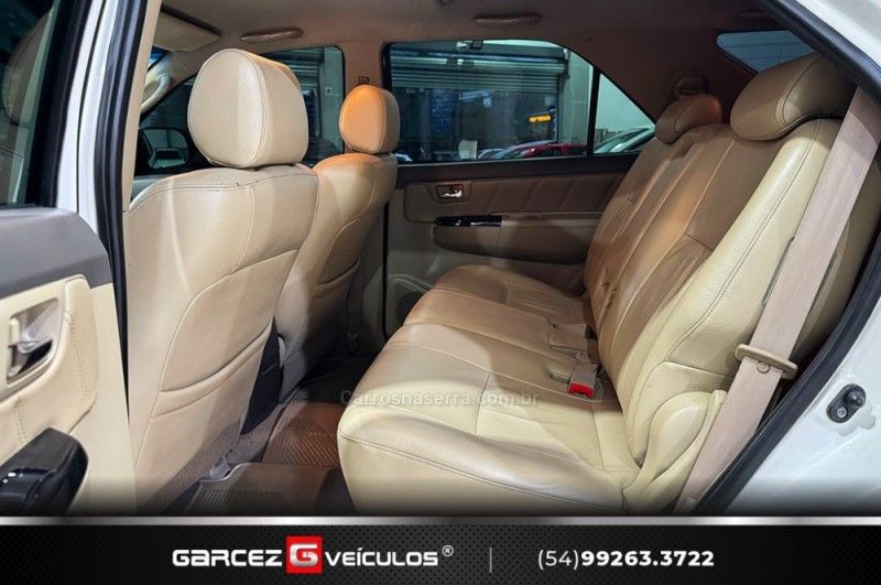 TOYOTA HILUX SW4 3.0 SRV 4X4 16V TURBO INTERCOOLER 2013/2013 GARCEZ VEÍCULOS BENTO GONÇALVES / Carros no Vale