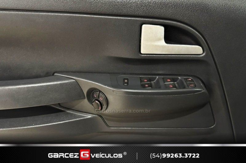 VOLKSWAGEN CROSSFOX 1.6 MI 8V 2005/2006 GARCEZ VEÍCULOS BENTO GONÇALVES / Carros no Vale