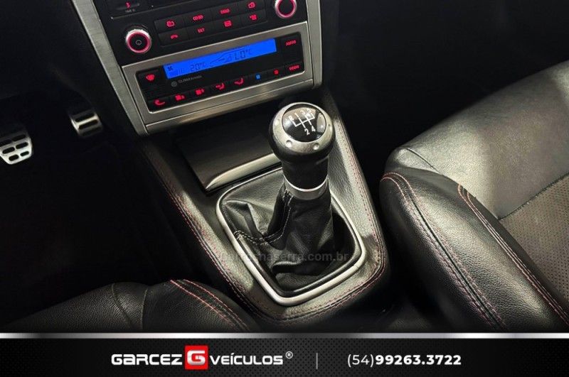 VOLKSWAGEN GOLF 1.8 MI GTI 20V 193CV TURBO 2008/2009 GARCEZ VEÍCULOS BENTO GONÇALVES / Carros no Vale