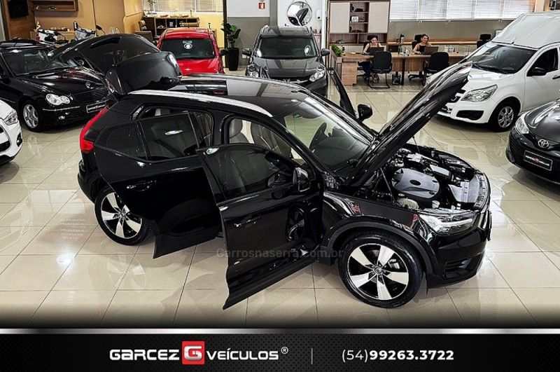 VOLVO XC 40 2.0 T4 MOMENTUM 190CV FWD 2020/2020 GARCEZ VEÍCULOS BENTO GONÇALVES / Carros no Vale
