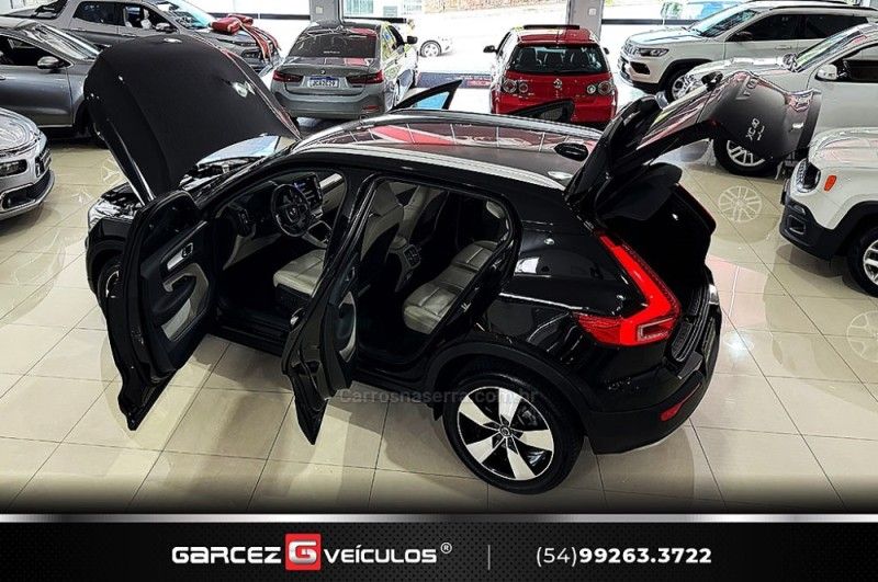 VOLVO XC 40 2.0 T4 MOMENTUM 190CV FWD 2020/2020 GARCEZ VEÍCULOS BENTO GONÇALVES / Carros no Vale
