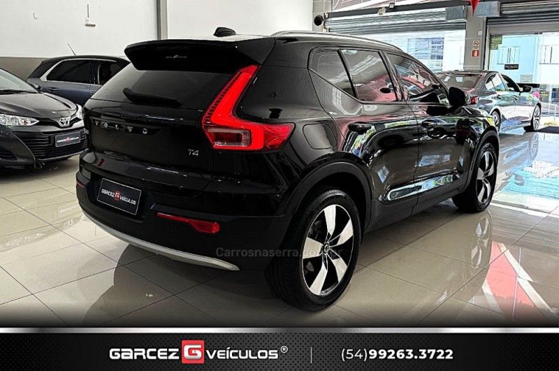 VOLVO XC 40 2.0 T4 MOMENTUM 190CV FWD 2020/2020 GARCEZ VEÍCULOS BENTO GONÇALVES / Carros no Vale