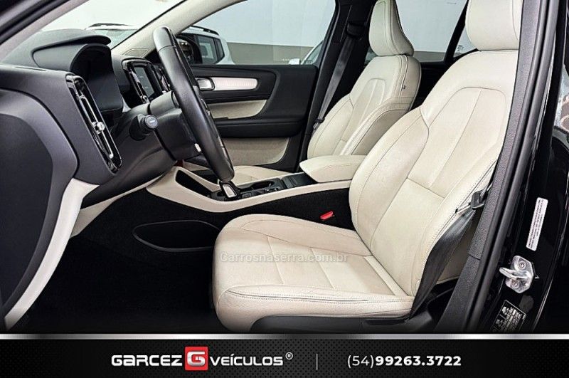 VOLVO XC 40 2.0 T4 MOMENTUM 190CV FWD 2020/2020 GARCEZ VEÍCULOS BENTO GONÇALVES / Carros no Vale
