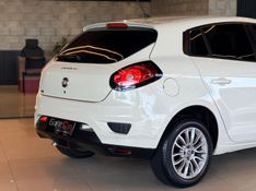 FIAT BRAVO 1.8 ESSENCE 16V 2015/2016 GRIFFCAR MULTIMARCAS DOIS IRMÃOS / Carros no Vale