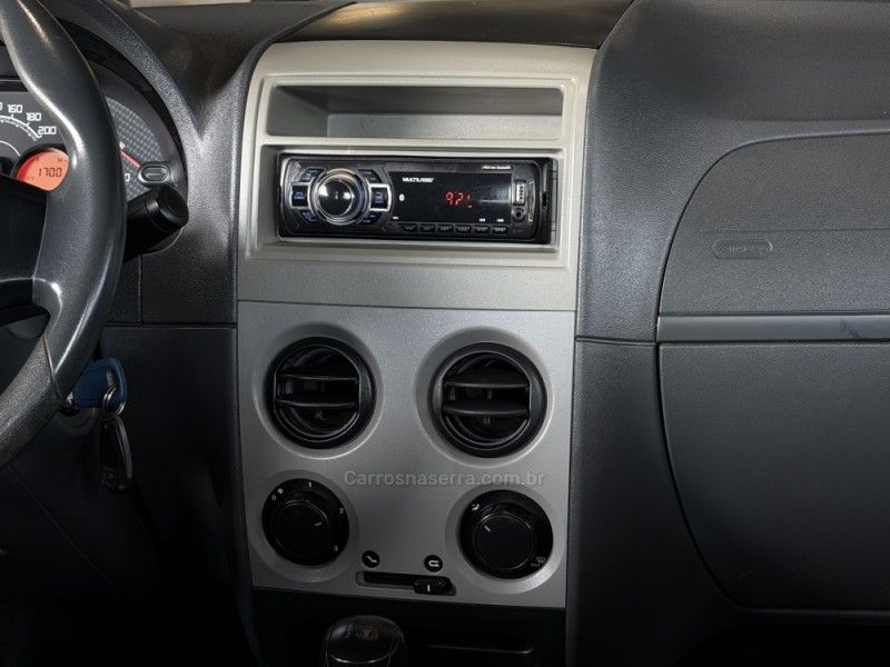 FIAT PALIO 1.0 MPI FIRE ECONOMY 8V 2014/2014 GRIFFCAR MULTIMARCAS DOIS IRMÃOS / Carros no Vale