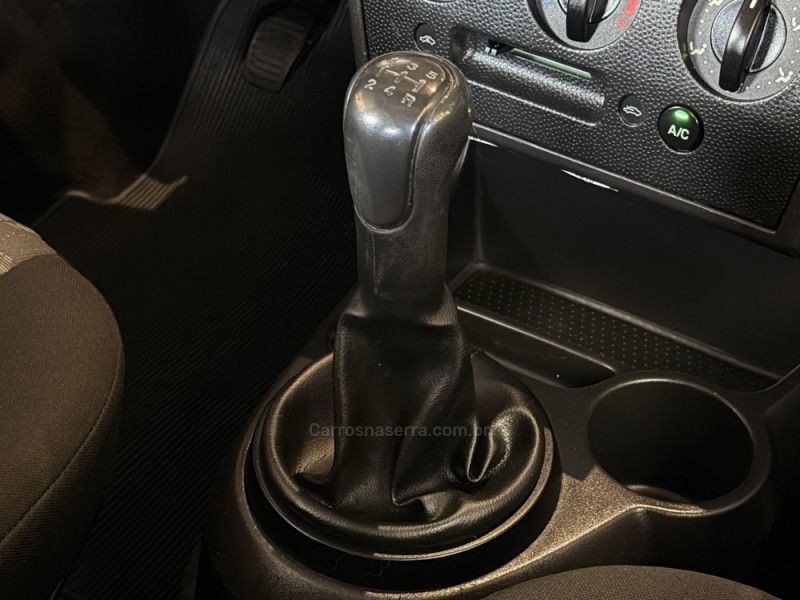 FORD FIESTA 1.0 MPI 8V 2010/2011 GRIFFCAR MULTIMARCAS DOIS IRMÃOS / Carros no Vale FORD FIESTA 1.0 MPI 8V 2010/2011 GRIFFCAR MULTIMARCAS DOIS IRMÃOS / Carros no Vale