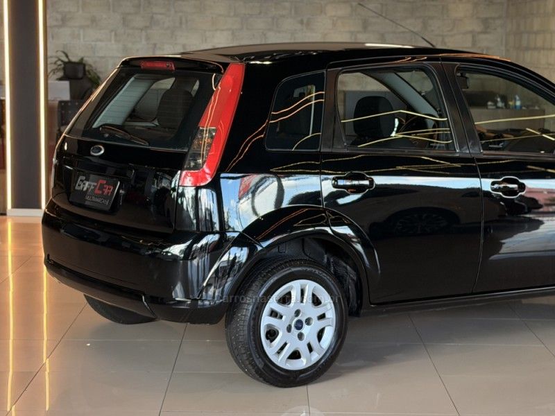 FORD FIESTA 1.0 MPI 8V 2010/2011 GRIFFCAR MULTIMARCAS DOIS IRMÃOS / Carros no Vale FORD FIESTA 1.0 MPI 8V 2010/2011 GRIFFCAR MULTIMARCAS DOIS IRMÃOS / Carros no Vale