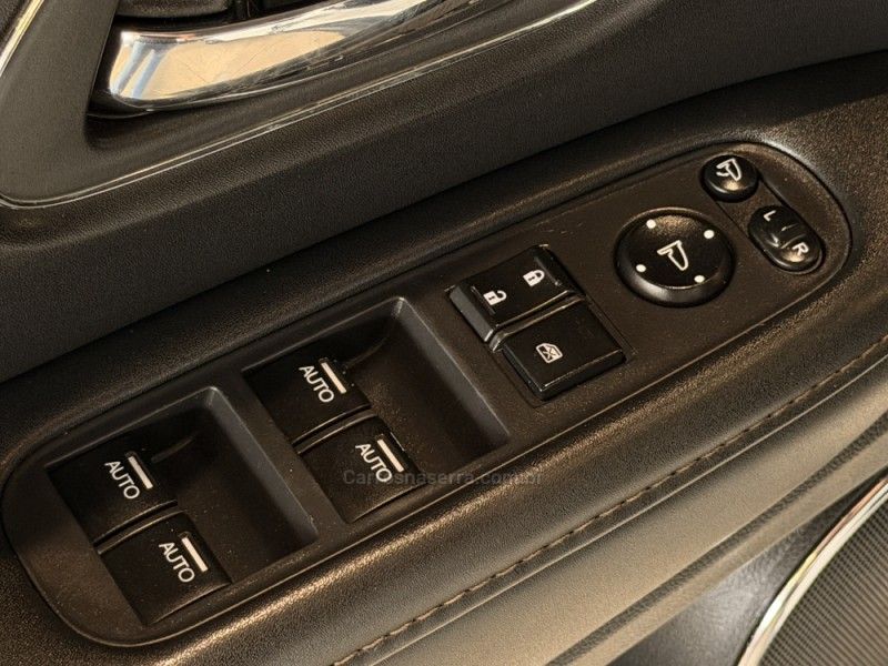 HONDA HR-V 1.8 16V TOURING 2018/2018 GRIFFCAR MULTIMARCAS DOIS IRMÃOS / Carros no Vale