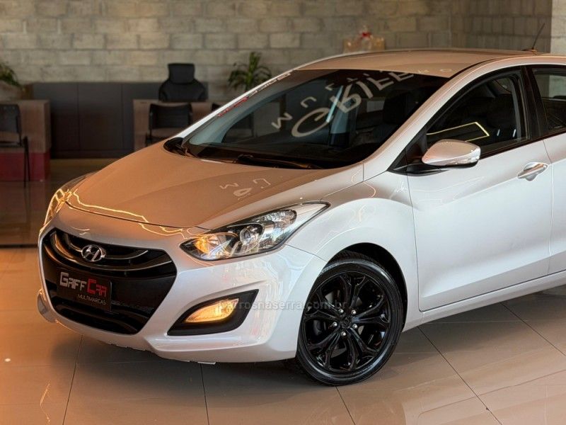 HYUNDAI I30 1.8 MPI 16V 2013/2014 GRIFFCAR MULTIMARCAS DOIS IRMÃOS / Carros no Vale