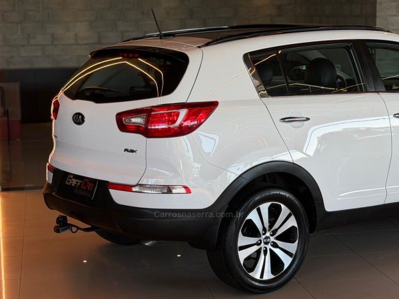 KIA SPORTAGE 2.0 EX 4X2 16V 2013/2014 GRIFFCAR MULTIMARCAS DOIS IRMÃOS / Carros no Vale