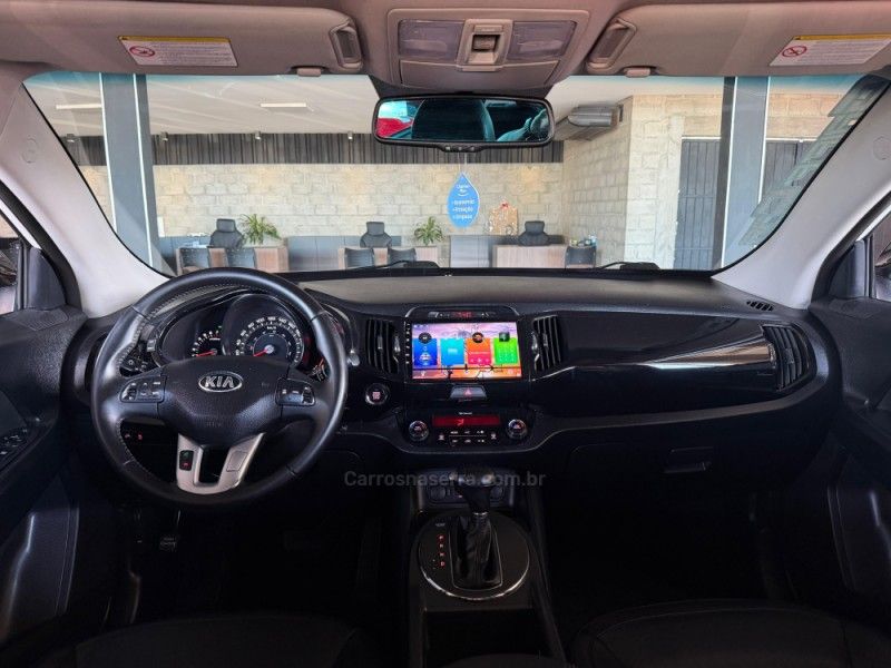 KIA SPORTAGE 2.0 EX 4X2 16V 2013/2014 GRIFFCAR MULTIMARCAS DOIS IRMÃOS / Carros no Vale