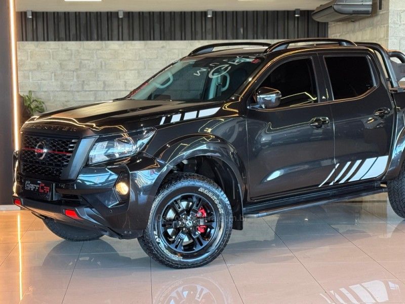 NISSAN FRONTIER 2.3 ATTACK 4X4 CD BI-TURBO 2022/2023 GRIFFCAR MULTIMARCAS DOIS IRMÃOS / Carros no Vale