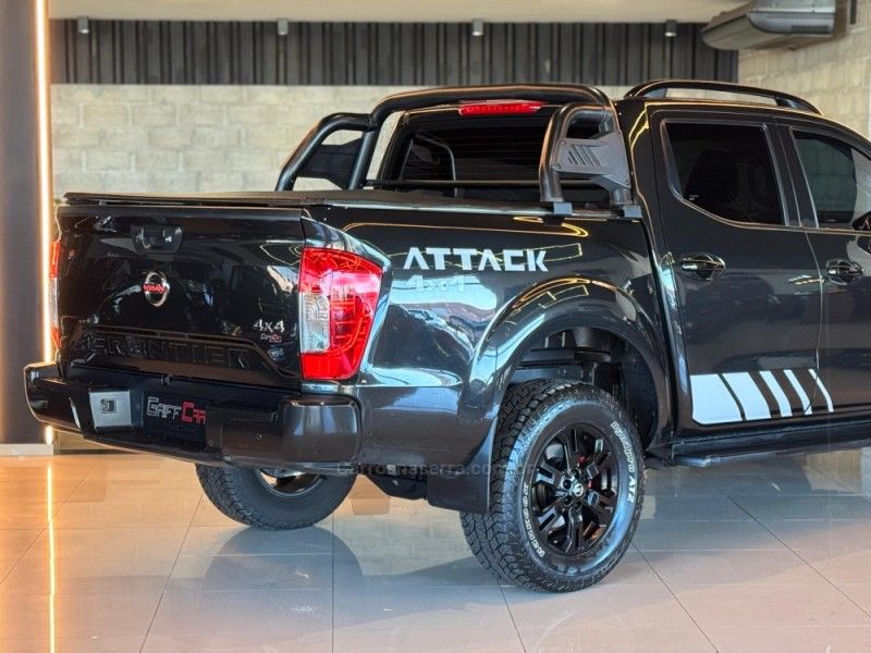 NISSAN FRONTIER 2.3 ATTACK 4X4 CD BI-TURBO 2022/2023 GRIFFCAR MULTIMARCAS DOIS IRMÃOS / Carros no Vale