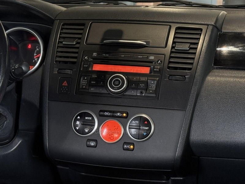 NISSAN TIIDA 1.8 SL 16V 2010/2011 GRIFFCAR MULTIMARCAS DOIS IRMÃOS / Carros no Vale