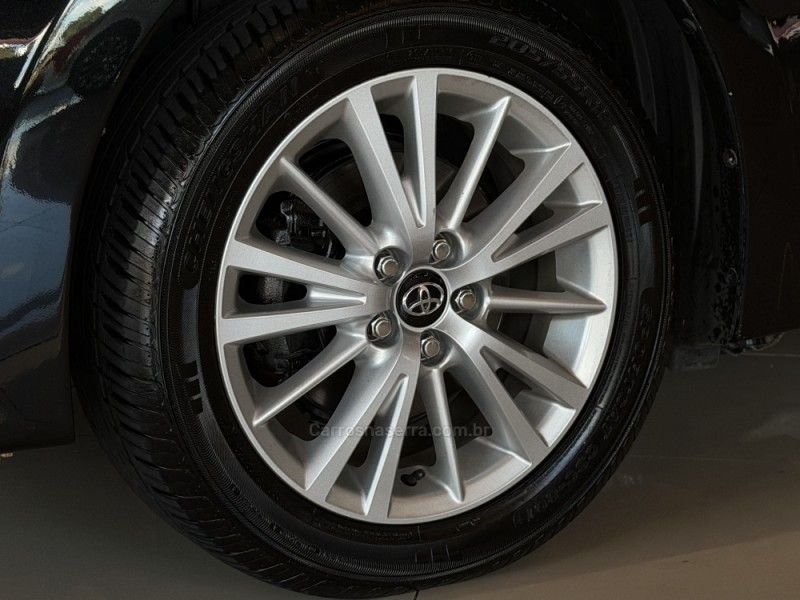 TOYOTA COROLLA 1.8 GLI 16V 2016/2017 GRIFFCAR MULTIMARCAS DOIS IRMÃOS / Carros no Vale