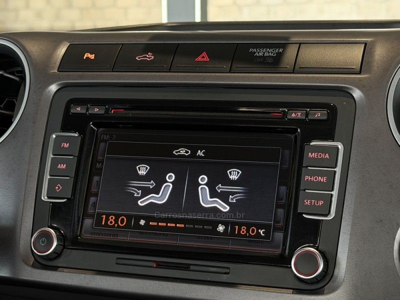 VOLKSWAGEN AMAROK 2.0 HIGHLINE 4X4 CD 16V TURBO INTERCOOLER 2015/2015 GRIFFCAR MULTIMARCAS DOIS IRMÃOS / Carros no Vale VOLKSWAGEN AMAROK 2.0 HIGHLINE 4X4 CD 16V TURBO INTERCOOLER 2015/2015 GRIFFCAR MULTIMARCAS DOIS IRMÃOS / Carros no Vale