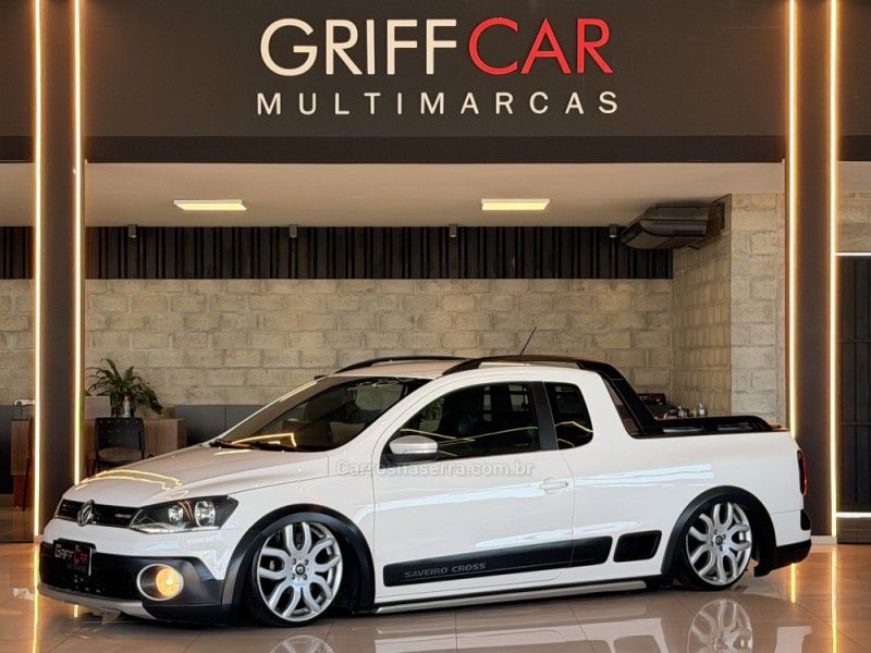VOLKSWAGEN SAVEIRO 1.6 CROSS CE 8V 2013/2014 GRIFFCAR MULTIMARCAS DOIS IRMÃOS / Carros no Vale
