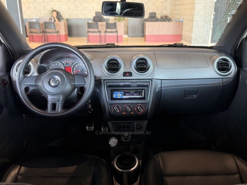 VOLKSWAGEN SAVEIRO 1.6 CROSS CE 8V 2013/2014 GRIFFCAR MULTIMARCAS DOIS IRMÃOS / Carros no Vale
