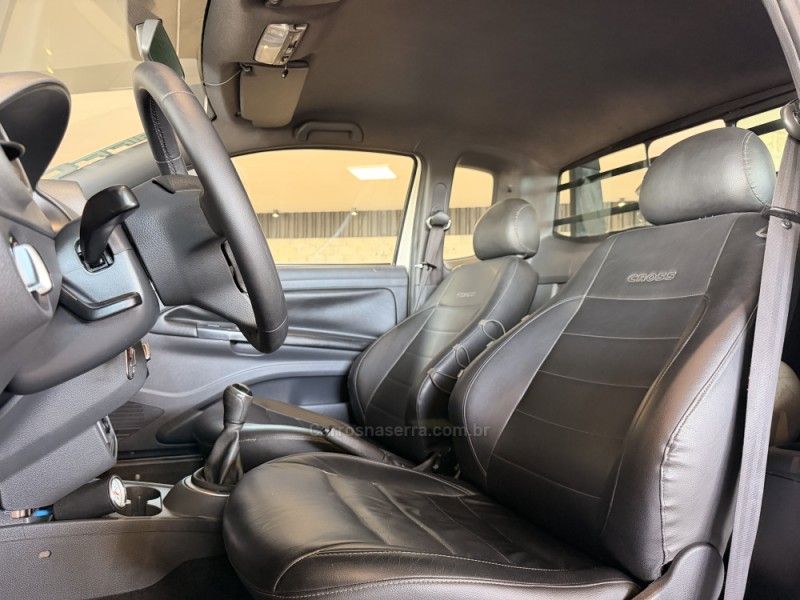 VOLKSWAGEN SAVEIRO 1.6 CROSS CE 8V 2013/2014 GRIFFCAR MULTIMARCAS DOIS IRMÃOS / Carros no Vale