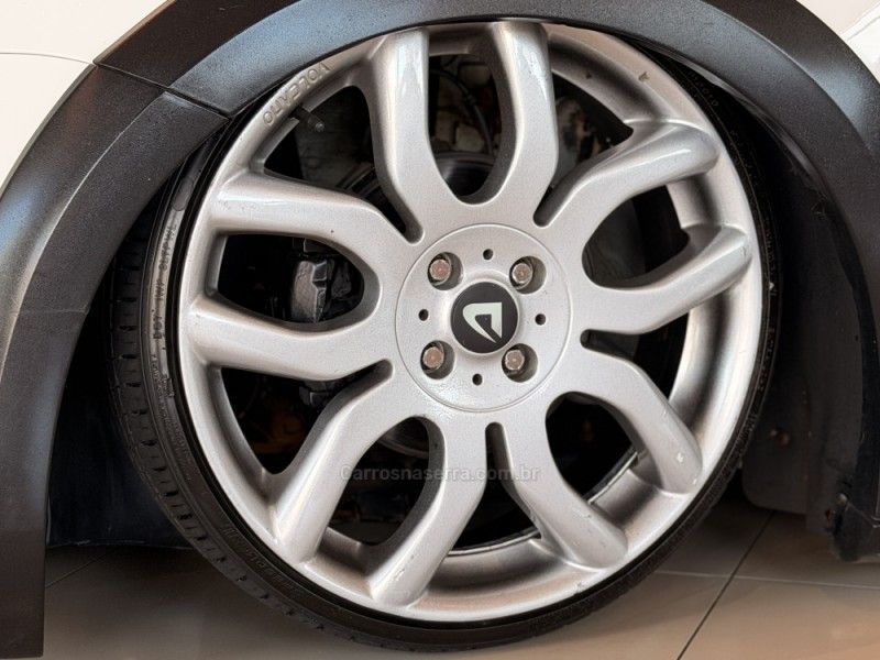 VOLKSWAGEN SAVEIRO 1.6 CROSS CE 8V 2013/2014 GRIFFCAR MULTIMARCAS DOIS IRMÃOS / Carros no Vale