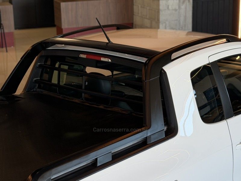 VOLKSWAGEN SAVEIRO 1.6 CROSS CE 8V 2013/2014 GRIFFCAR MULTIMARCAS DOIS IRMÃOS / Carros no Vale