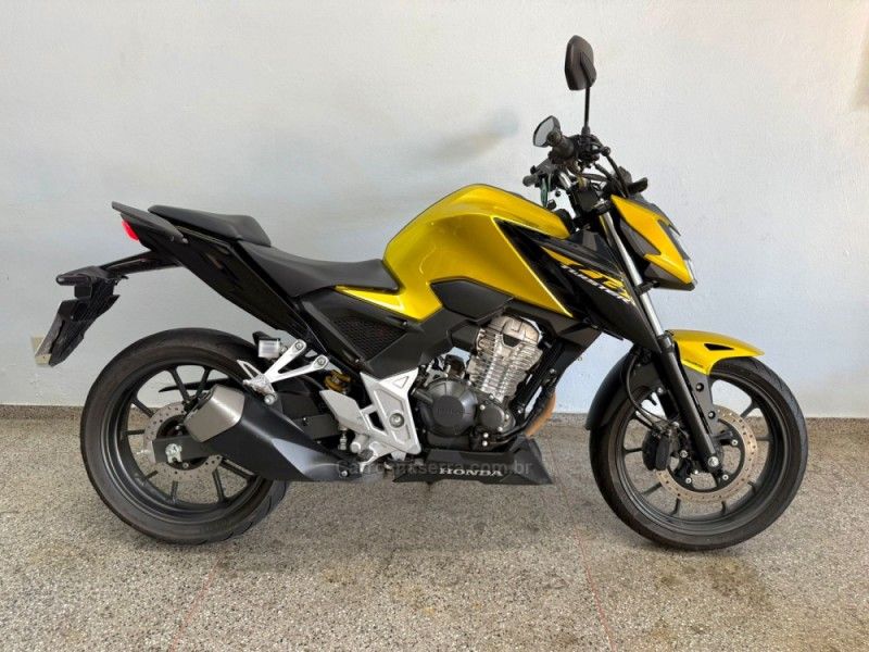 Honda Motos CB 300F TWISTER ABS 2024/2024 KASPER VEÍCULOS DOIS IRMÃOS / Carros no Vale