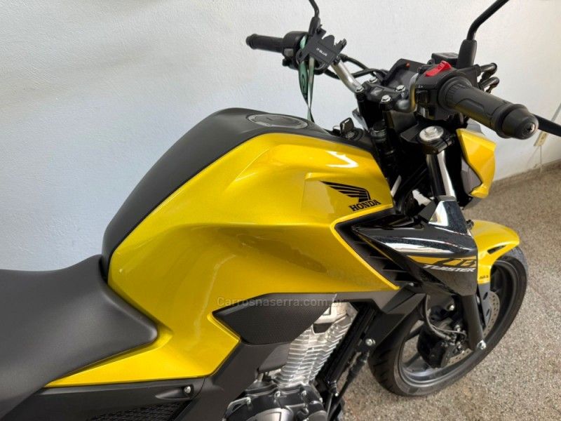 Honda Motos CB 300F TWISTER ABS 2024/2024 KASPER VEÍCULOS DOIS IRMÃOS / Carros no Vale