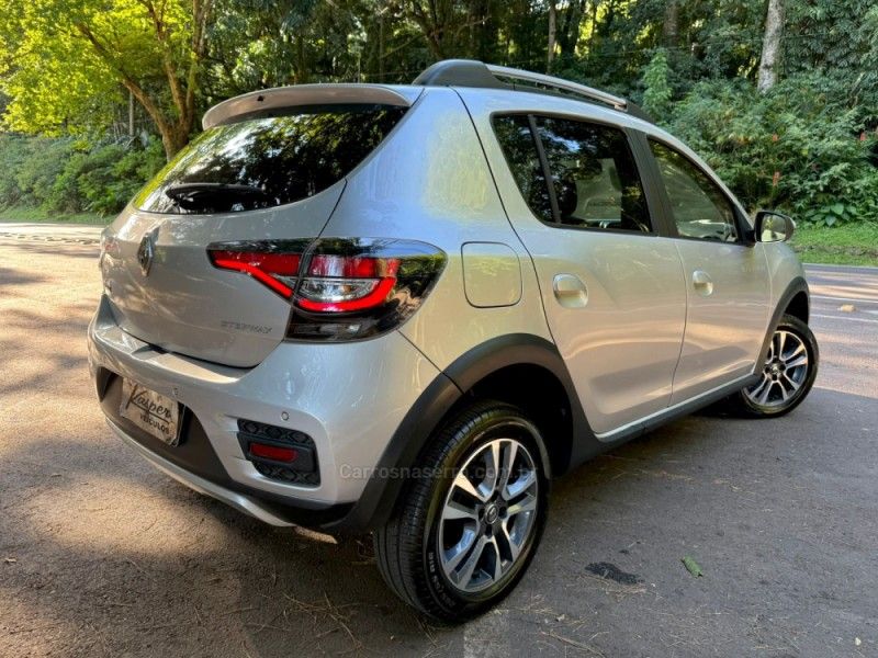 RENAULT SANDERO 1.6 STEPWAY ICONIC X-TRONIC 16V 2019/2020 KASPER VEÍCULOS DOIS IRMÃOS / Carros no Vale