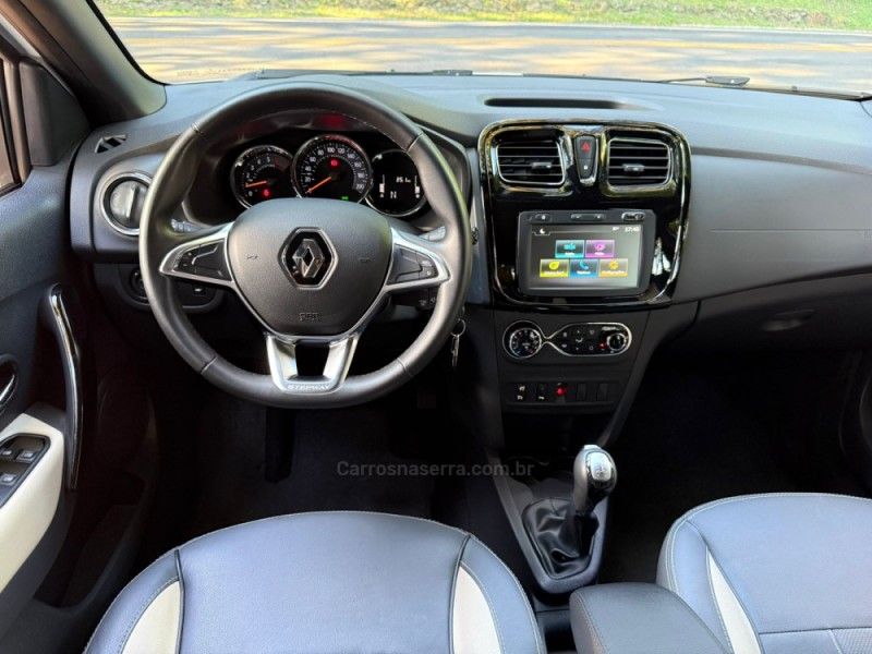 RENAULT SANDERO 1.6 STEPWAY ICONIC X-TRONIC 16V 2019/2020 KASPER VEÍCULOS DOIS IRMÃOS / Carros no Vale