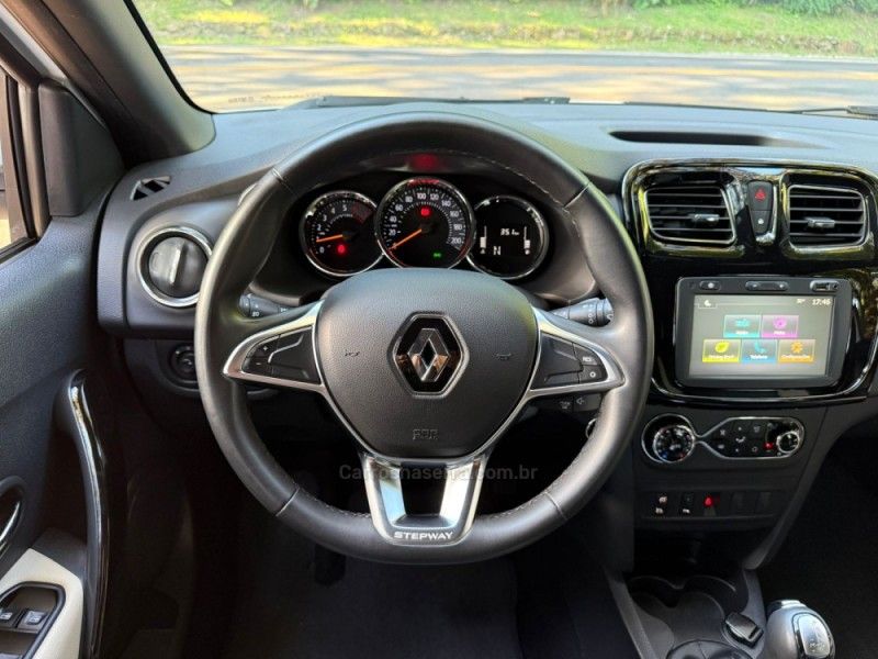RENAULT SANDERO 1.6 STEPWAY ICONIC X-TRONIC 16V 2019/2020 KASPER VEÍCULOS DOIS IRMÃOS / Carros no Vale