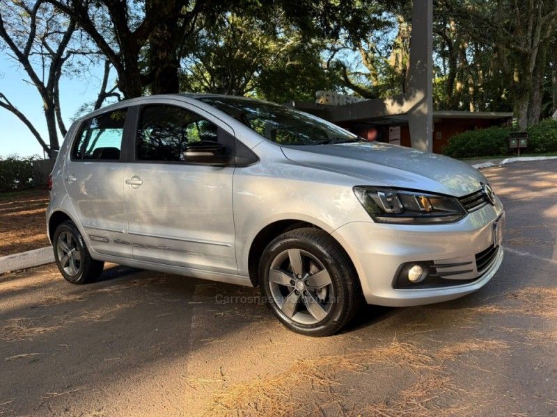VOLKSWAGEN FOX 1.6 CONNECT 8V 2019/2019 KASPER VEÍCULOS DOIS IRMÃOS / Carros no Vale