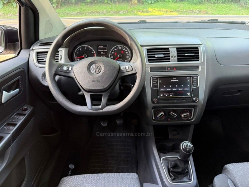 VOLKSWAGEN FOX 1.6 CONNECT 8V 2019/2019 KASPER VEÍCULOS DOIS IRMÃOS / Carros no Vale