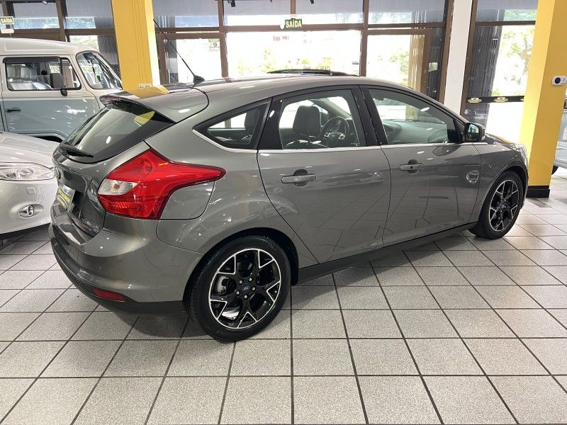 FORD FOCUS 2.0 TITANIUM PLUS HATCH 16V AUTO 2015/2015 PRIME MULTIMARCAS CAXIAS DO SUL / Carros no Vale